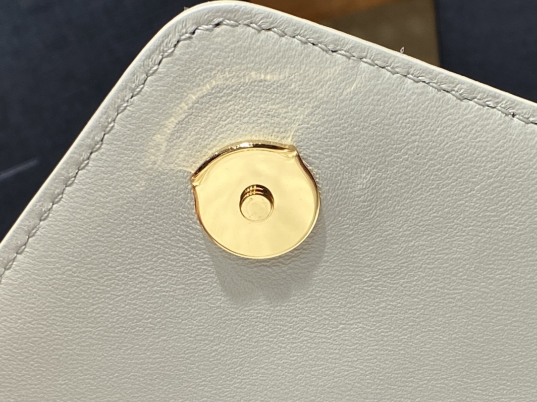 Saint laurent Ysl Gaby绗缝纹路信封斜挎包 668863白色