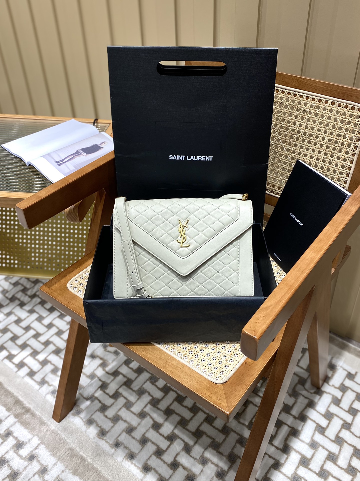 Saint laurent Ysl Gaby绗缝纹路信封斜挎包 668863白色