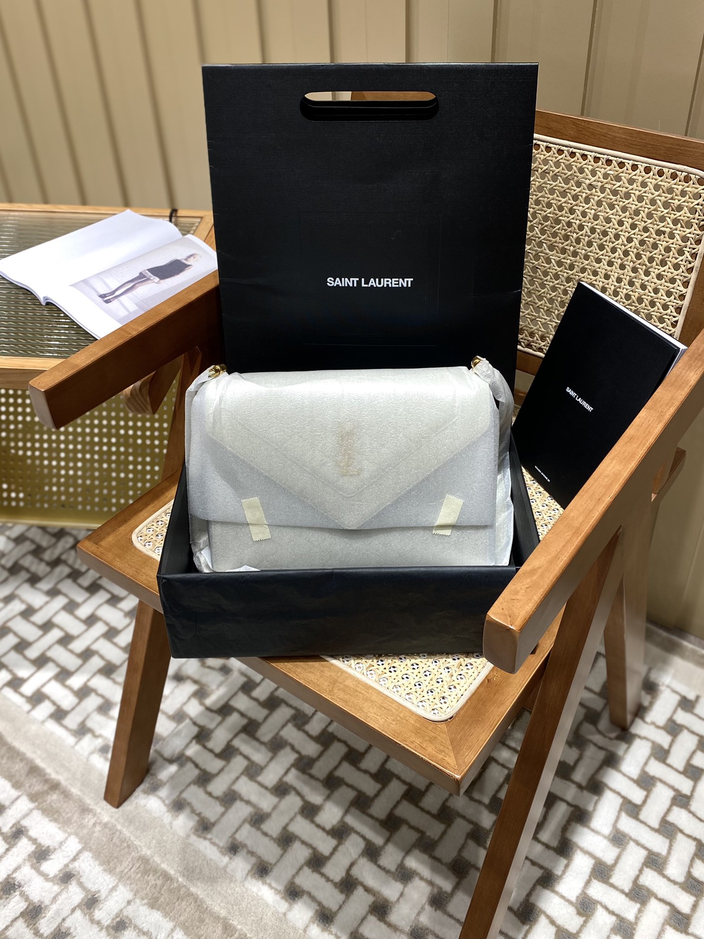 Saint laurent Ysl Gaby绗缝纹路信封斜挎包 668863白色