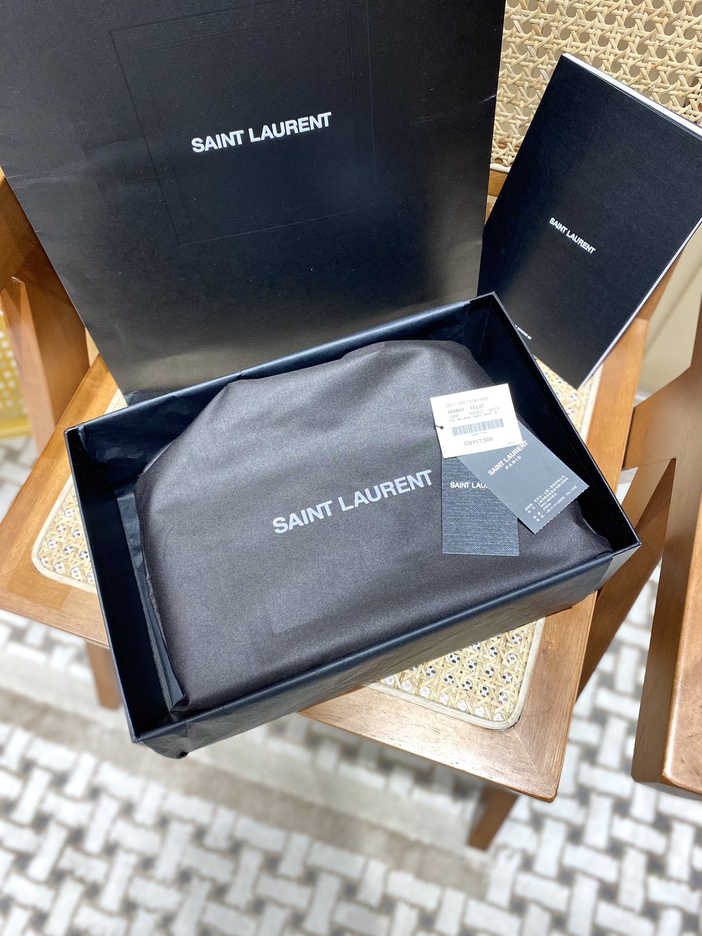 Saint laurent Ysl Gaby绗缝纹路信封斜挎包 668863白色