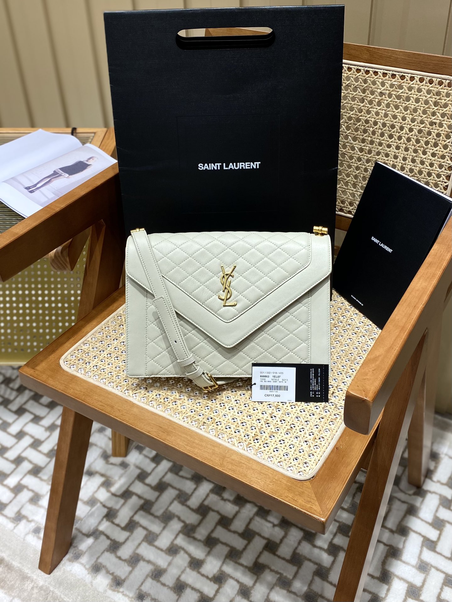 Saint laurent Ysl Gaby绗缝纹路信封斜挎包 668863白色