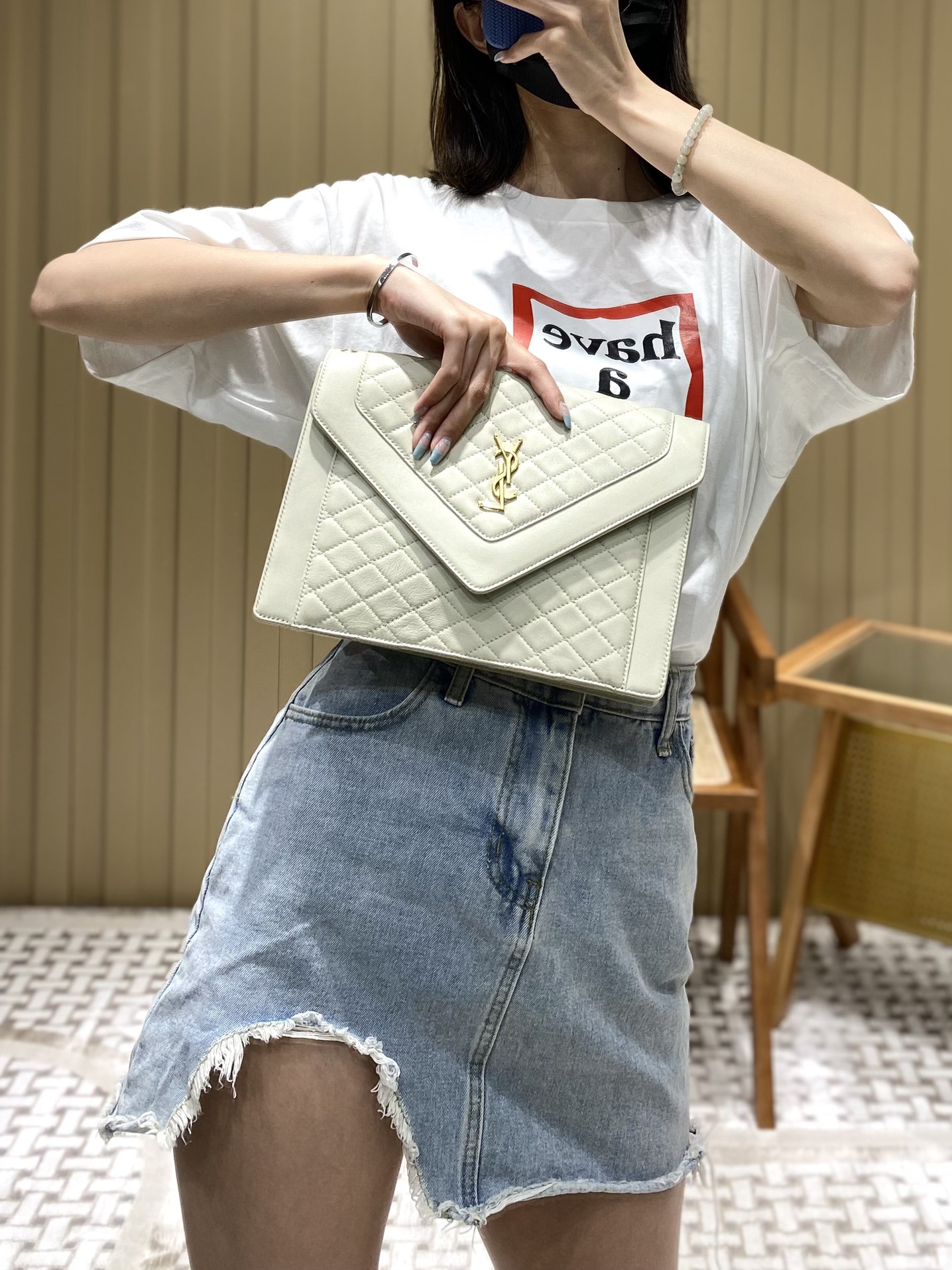 Saint laurent Ysl Gaby绗缝纹路信封斜挎包 668863白色