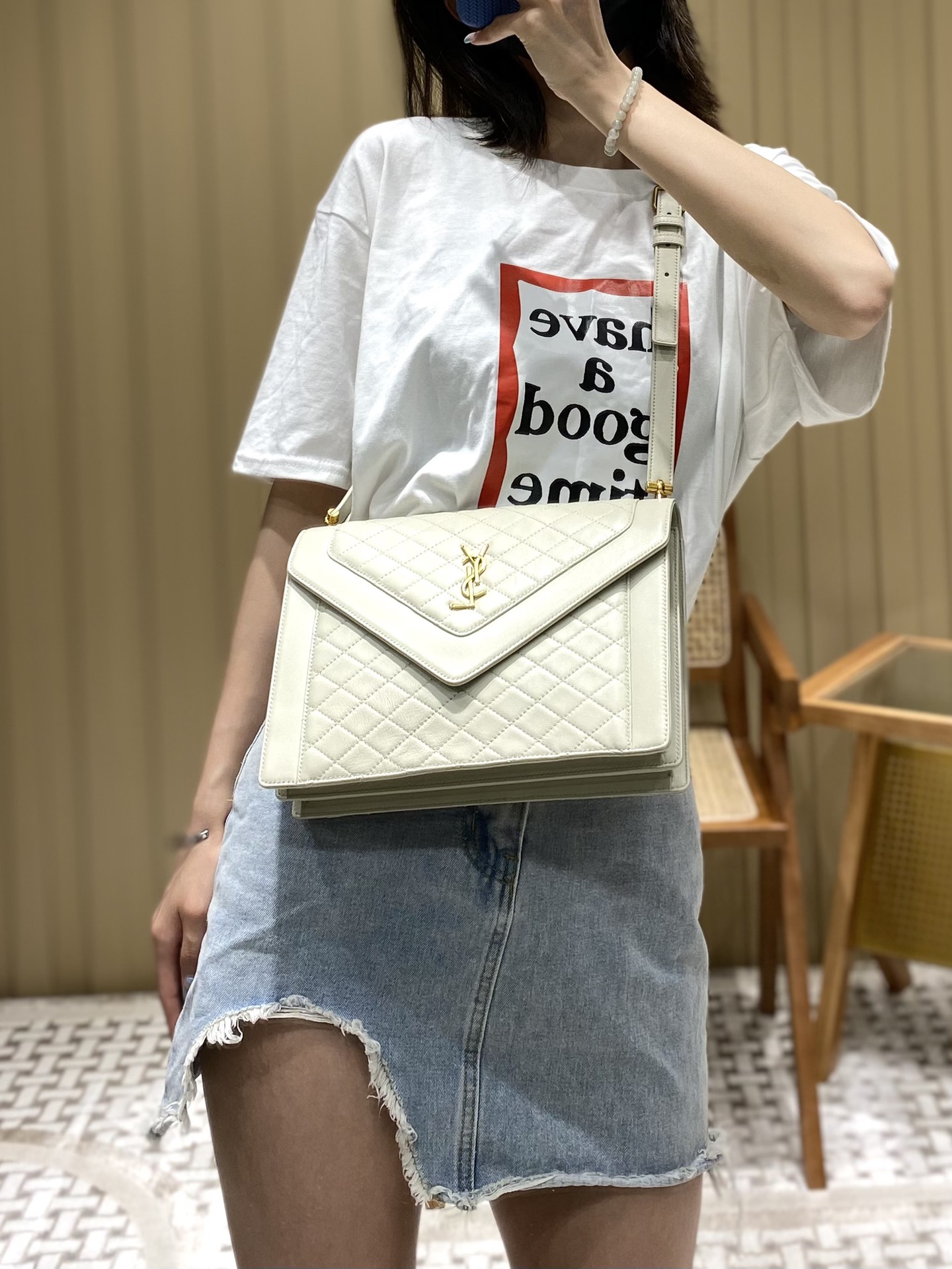 Saint laurent Ysl Gaby绗缝纹路信封斜挎包 668863白色