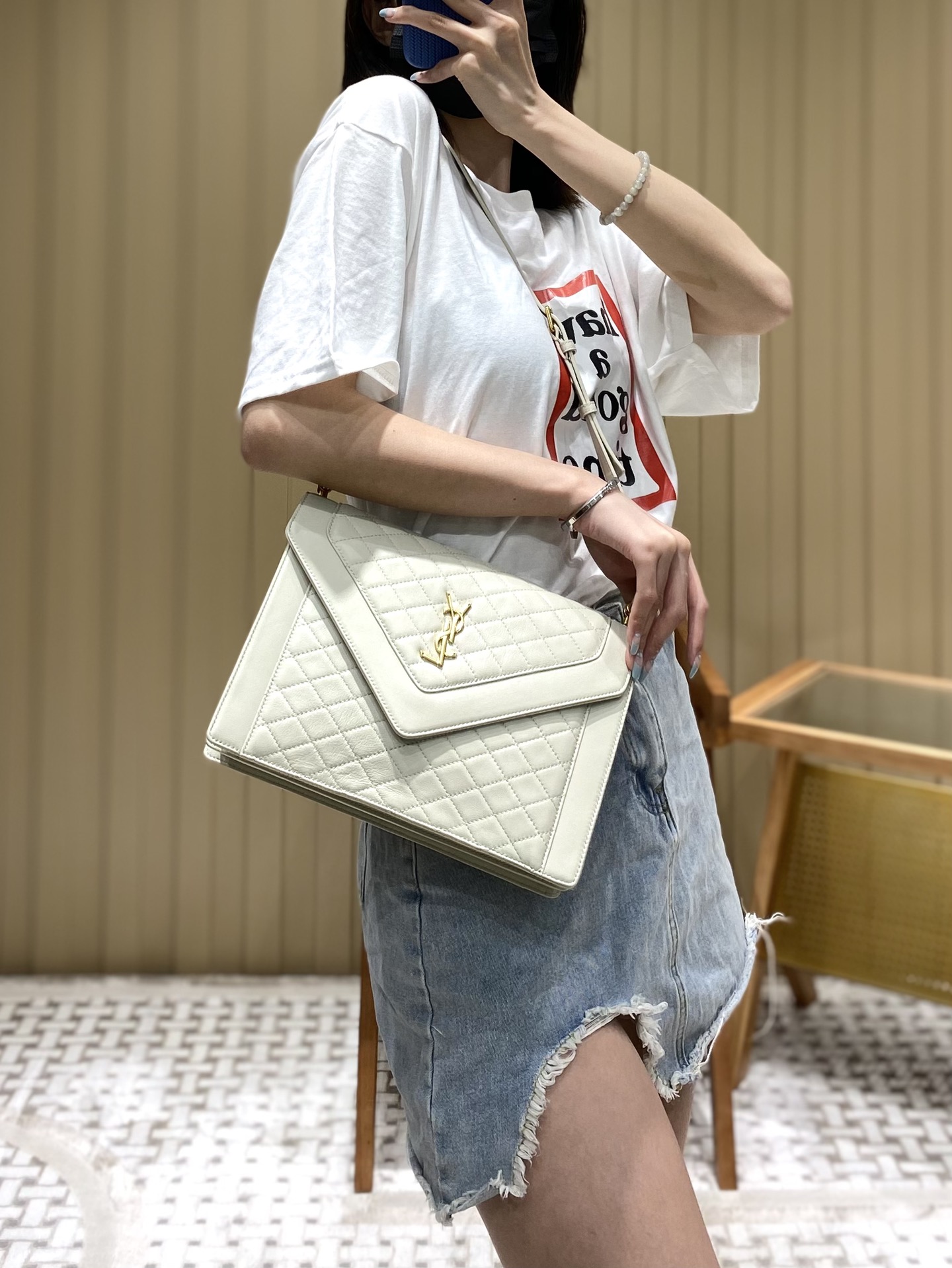 Saint laurent Ysl Gaby绗缝纹路信封斜挎包 668863白色