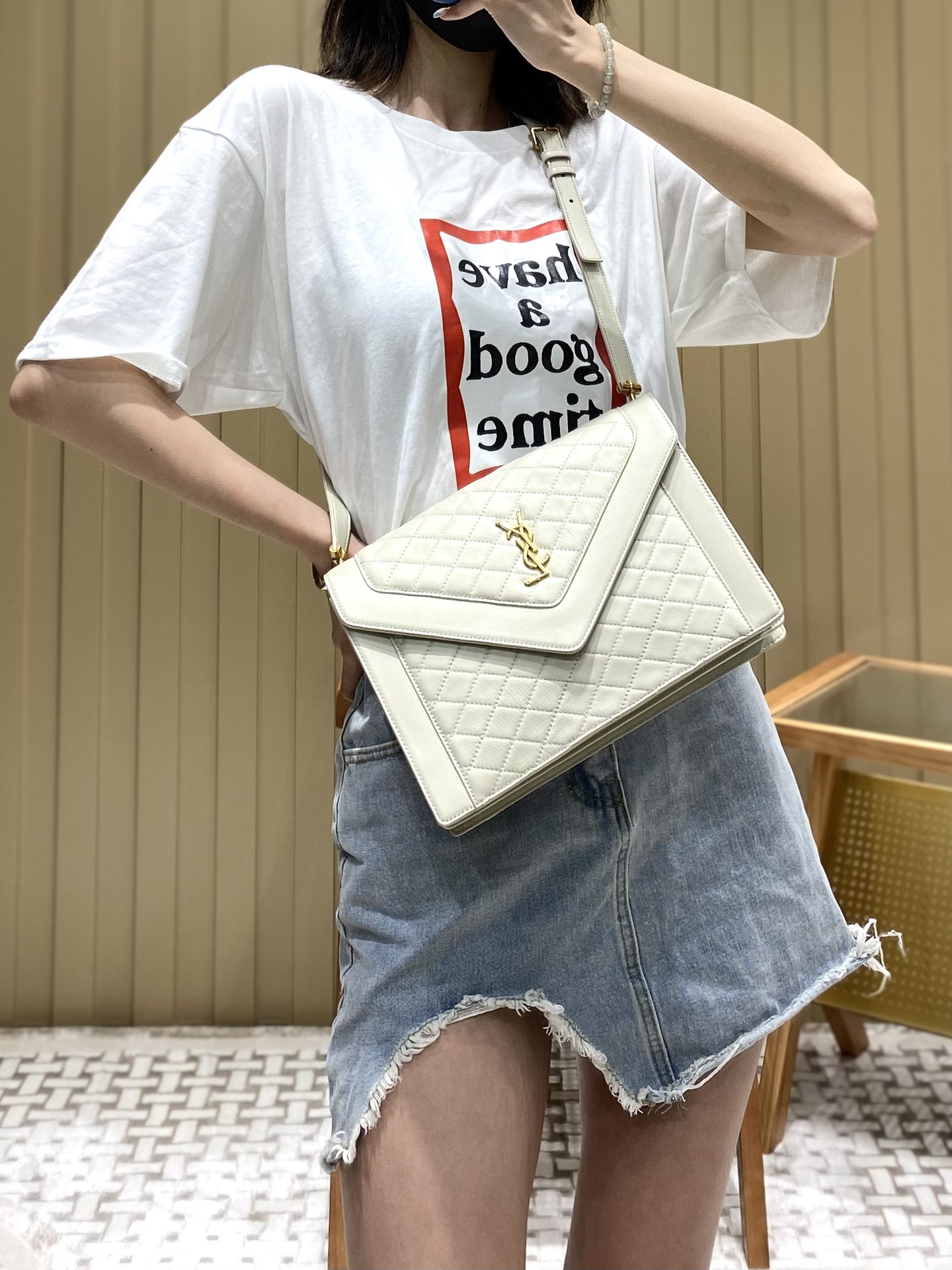 Saint laurent Ysl Gaby绗缝纹路信封斜挎包 668863白色