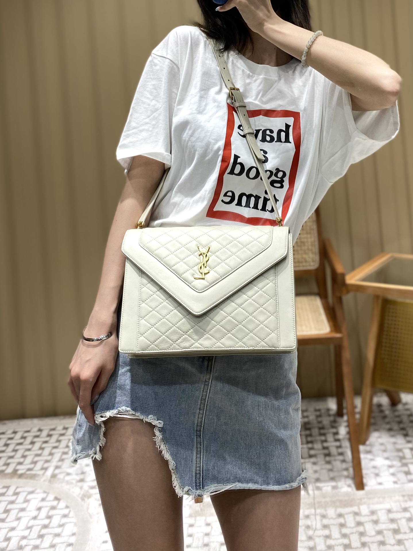 Saint laurent Ysl Gaby绗缝纹路信封斜挎包 668863白色