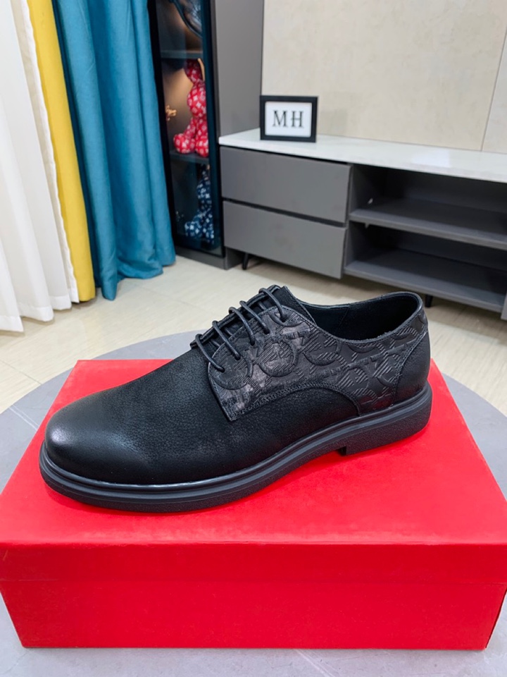 J0   牛里Ferragamo菲拉格慕最新男士商务皮鞋🇨🇳官网原版1:1开模💯头层采用意大利进口牛皮➕奢华牛皮内里，柔软舒适🌴高端大气，高品味男士首选🍍38-44 45可订做