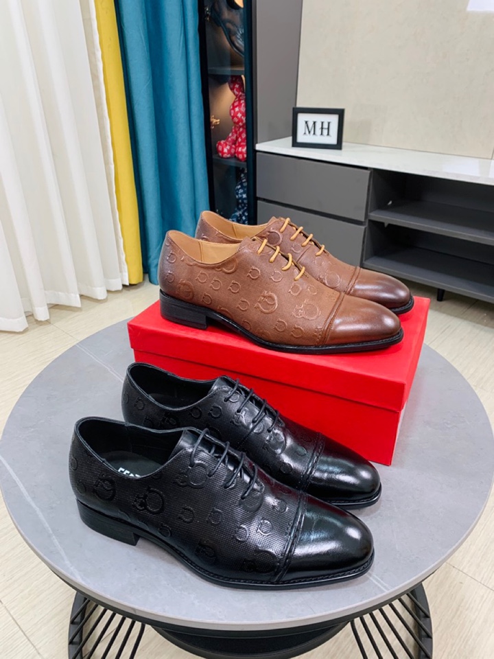 J0   牛里Ferragamo菲拉格慕最新男士商务皮鞋🇨🇳官网原版1:1开模💯头层采用意大利进口牛皮➕奢华牛皮内里，柔软舒适🌴高端大气，高品味男士首选🍍38-44 45可订做