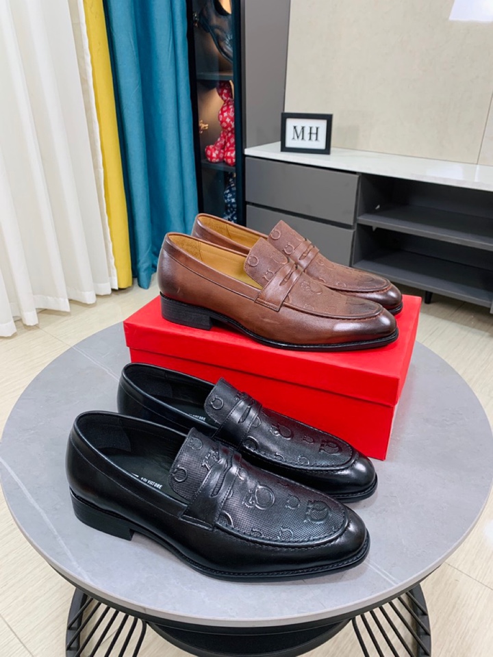 J0   牛里Ferragamo菲拉格慕最新男士商务皮鞋🇨🇳官网原版1:1开模💯头层采用意大利进口牛皮➕奢华牛皮内里，柔软舒适🌴高端大气，高品味男士首选🍍38-44 45可订做