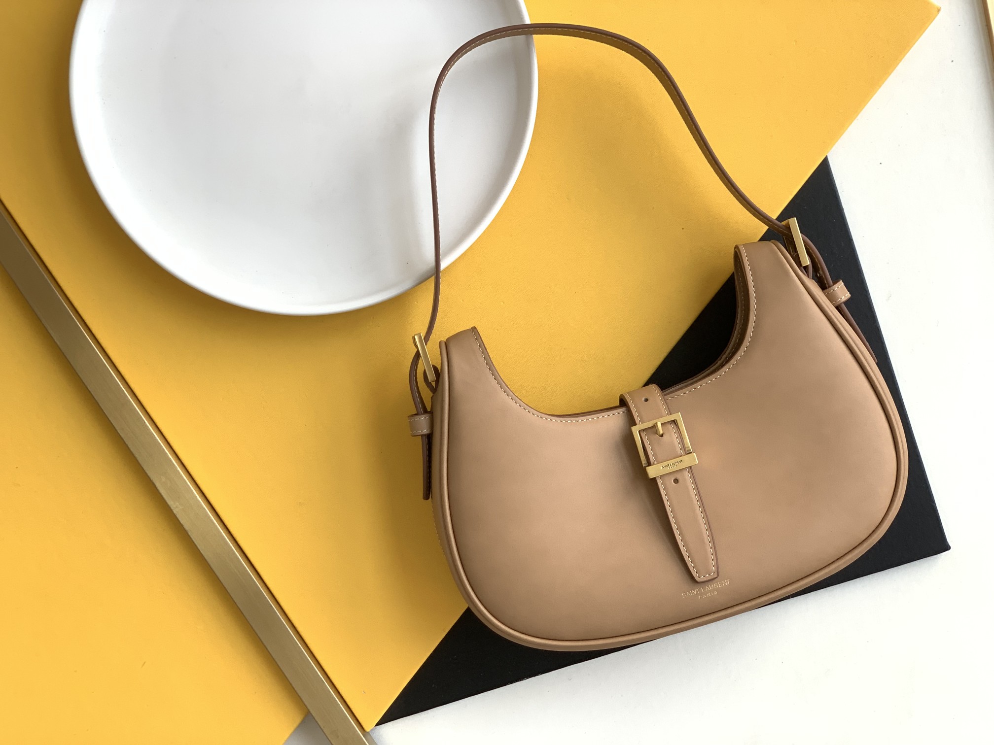 Hobo Underarm Bag Cowhide Curved Line Gold Buckle