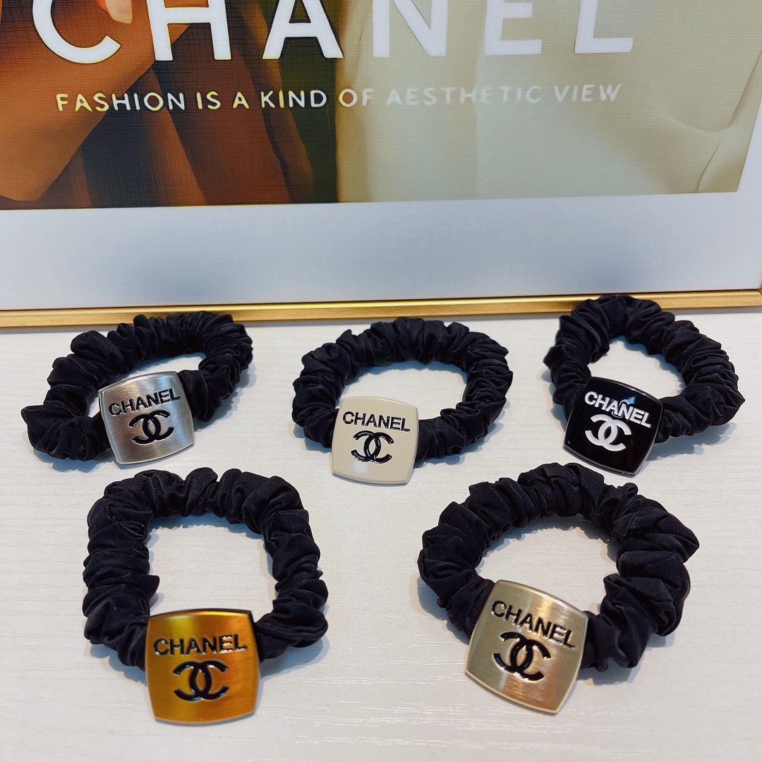 NO:277525,CHANEL Xiaoxiang CHANEL Xiaoxiang Hair Circle Xiaoxiang Style New Logo Hair Band Rubber Who brings Who looks good and fashionable and versatile (single) hairpins, hairpins, chanel, hairpins19860909CHANEL小香 CHANEL小香发圈 小香风新款logo发圈皮筋 谁带谁好看时髦百搭（单个）发夹,发夹,chanel,hairpins,accessory