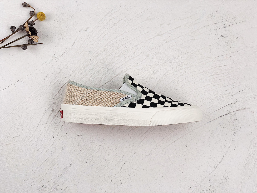 G0 新款岀货：硫化真标，VANS范斯22春新Slip-On SF男女棋盘格一脚蹬运动板鞋VN0A5HYQAYR，号码：35 36 36.5 37 38 38.5 39 40 40.5 41 42 42.5 43 44 工艺：硫化1:1（重量1:1、真标、原钢印、材质标、鞋型标、合格证