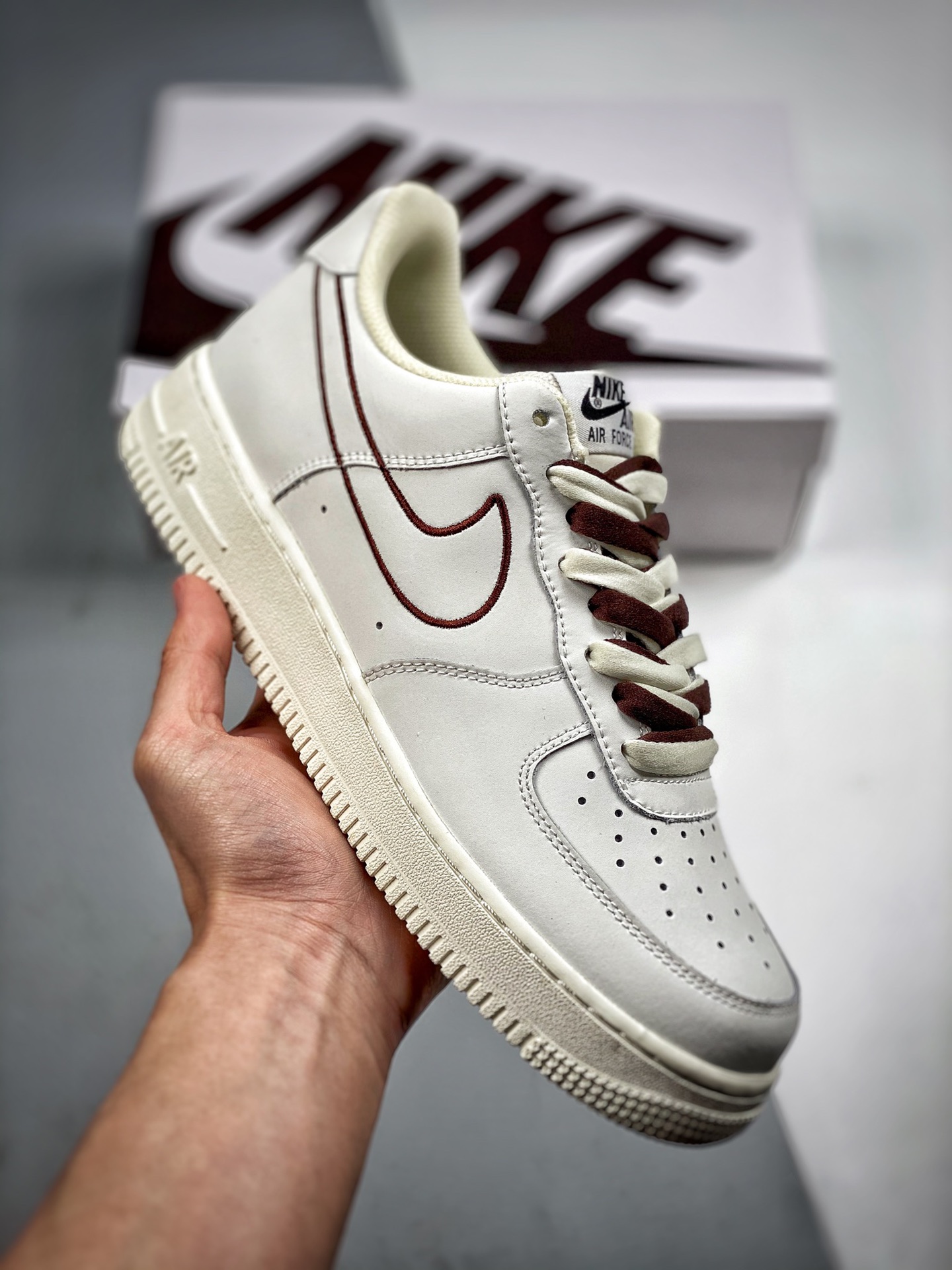-3 Nike Air Force 1 Low '07 "Marrón crema, logo bordado" Zapatillas de caña baja de la Fuerza Aérea Uno casual. Diseño …