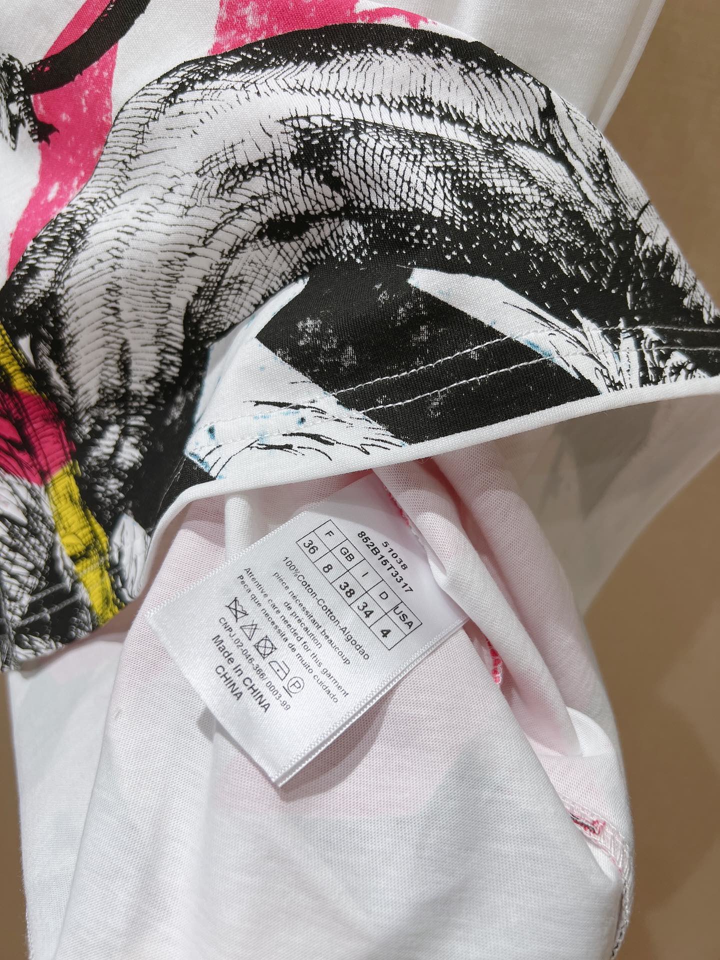 Dior新品上新春夏新款欧货纯棉高端字母大面积印花T与袖圈领圈撞色拼接设计简约却不单调单穿或者搭配西装都