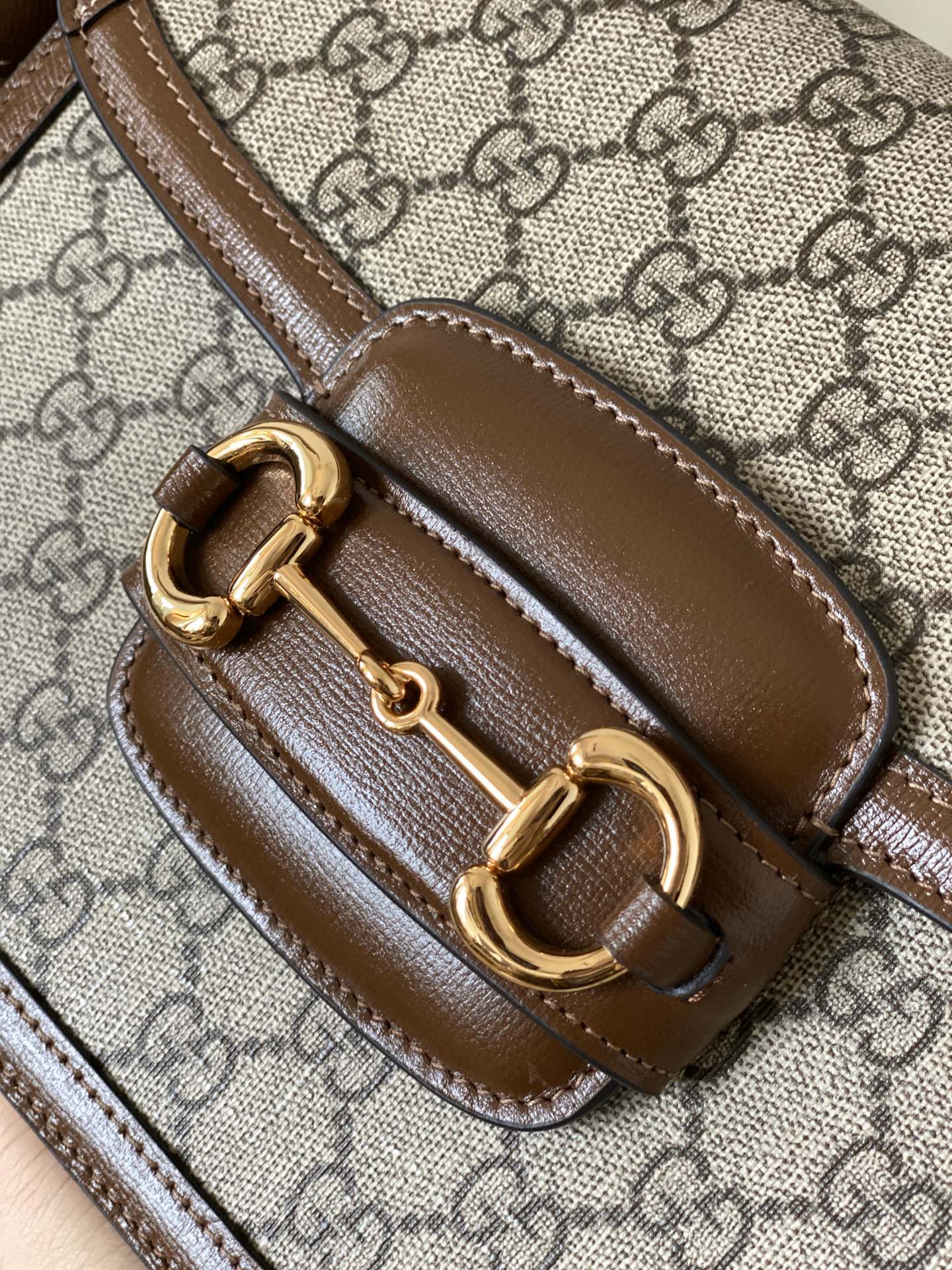 Original GG1955 saddle bag in brown monogram. Upgraded with premium imported leather, precise stitching, and improved design. Size: 25.5×18×6cm.-Big cat