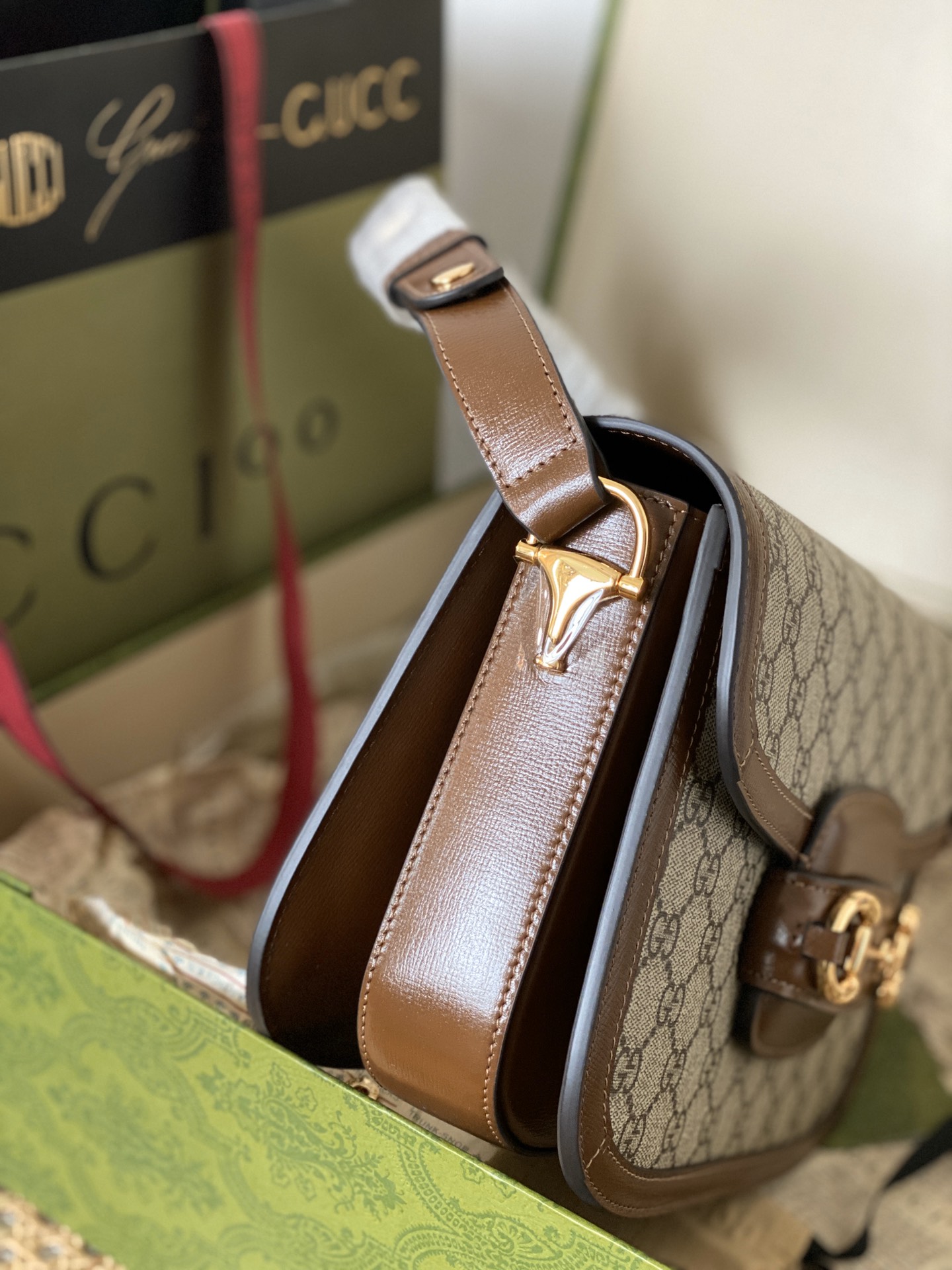 Original GG1955 saddle bag in brown monogram. Upgraded with premium imported leather, precise stitching, and improved design. Size: 25.5×18×6cm.-Big cat