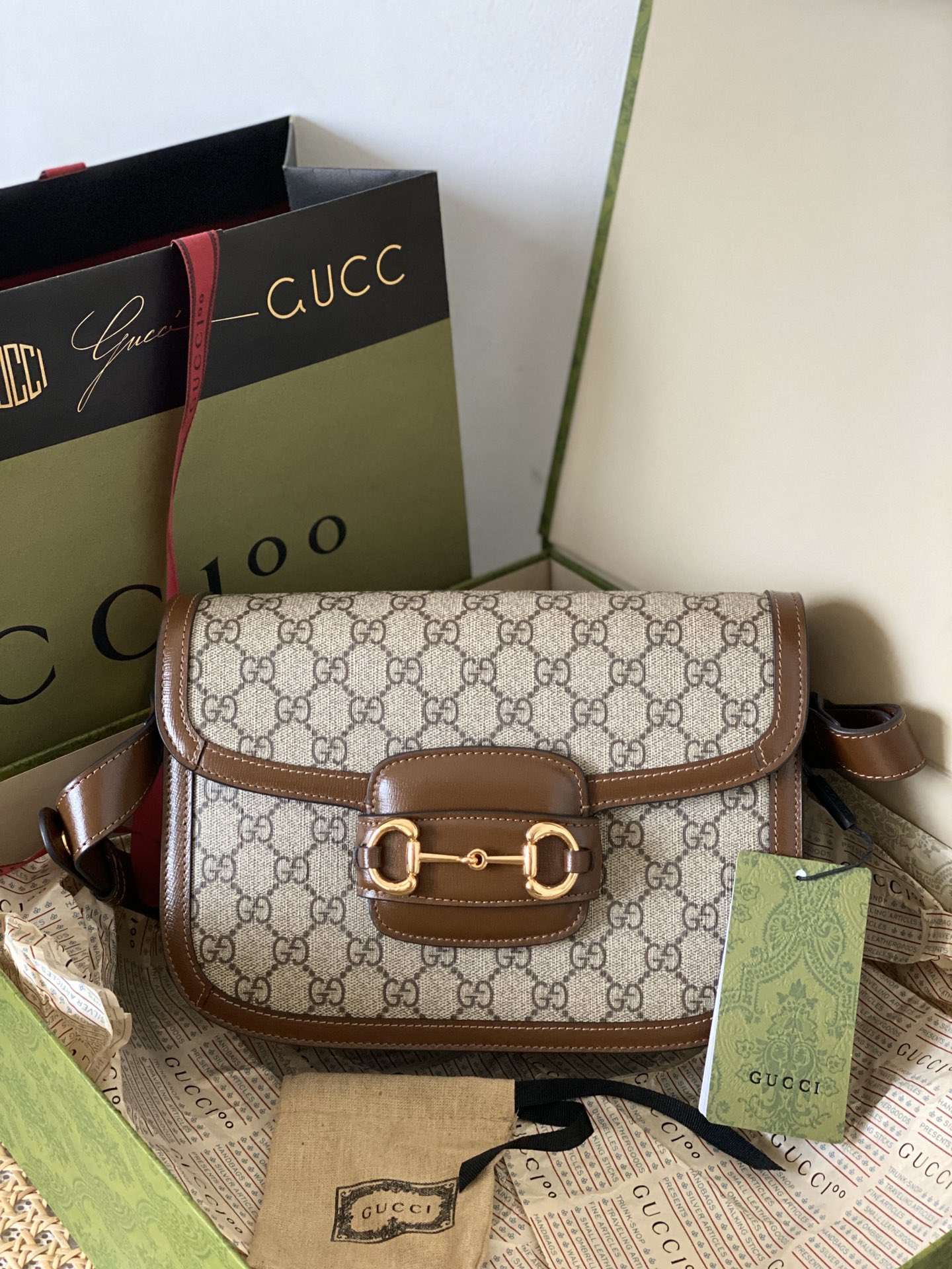 Original GG1955 saddle bag in brown monogram. Upgraded with premium imported leather, precise stitching, and improved design. Size: 25.5×18×6cm.-Big cat