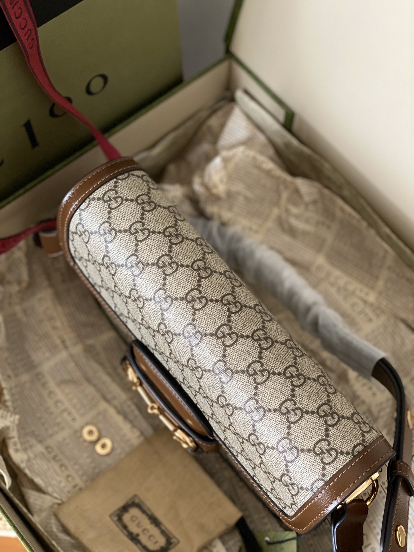 Original GG1955 saddle bag in brown monogram. Upgraded with premium imported leather, precise stitching, and improved design. Size: 25.5×18×6cm.-Big cat