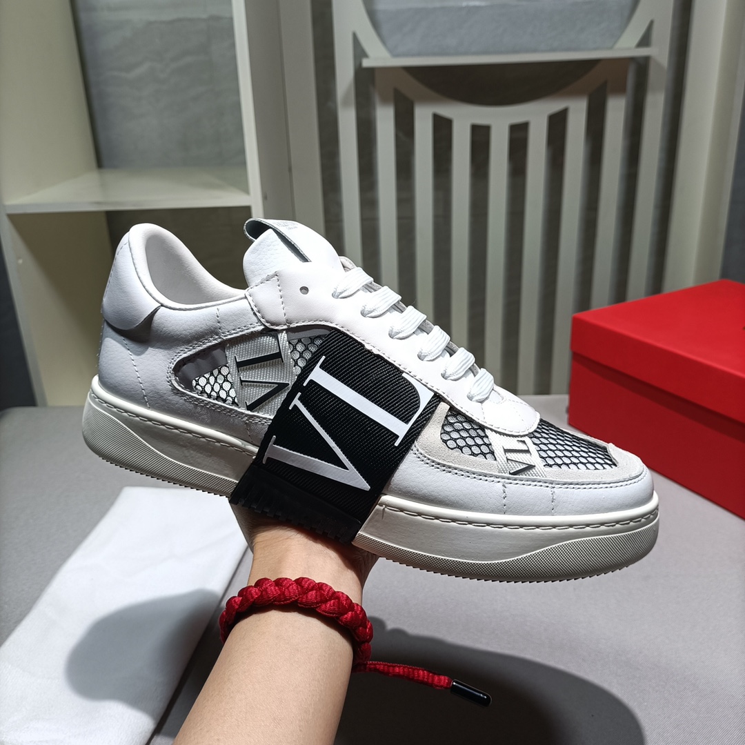 J0  华伦天奴 春夏🆕小牛皮绑带运动鞋，应该没有哪个男士可以拒绝这一款吧，经典配色，太帅了购入原版高精准复刻，秒杀市场通货VLTN logo 橡胶效果绑带 -背部及鞋舌印有Valentino Garavani Logo ，所有材质全部定制，保证品质