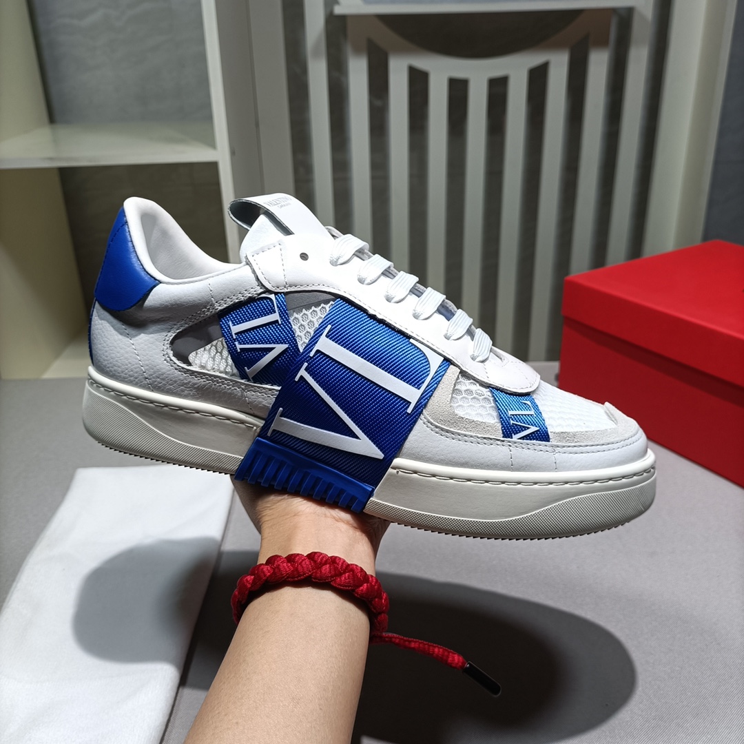 J0  华伦天奴 春夏🆕小牛皮绑带运动鞋，应该没有哪个男士可以拒绝这一款吧，经典配色，太帅了购入原版高精准复刻，秒杀市场通货VLTN logo 橡胶效果绑带 -背部及鞋舌印有Valentino Garavani Logo ，所有材质全部定制，保证品质