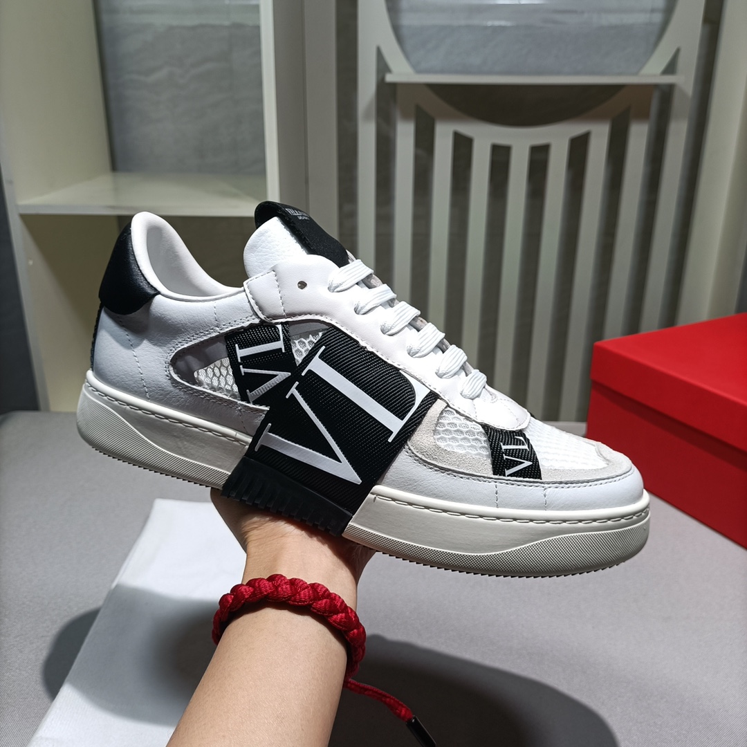 J0  华伦天奴 春夏🆕小牛皮绑带运动鞋，应该没有哪个男士可以拒绝这一款吧，经典配色，太帅了购入原版高精准复刻，秒杀市场通货VLTN logo 橡胶效果绑带 -背部及鞋舌印有Valentino Garavani Logo ，所有材质全部定制，保证品质