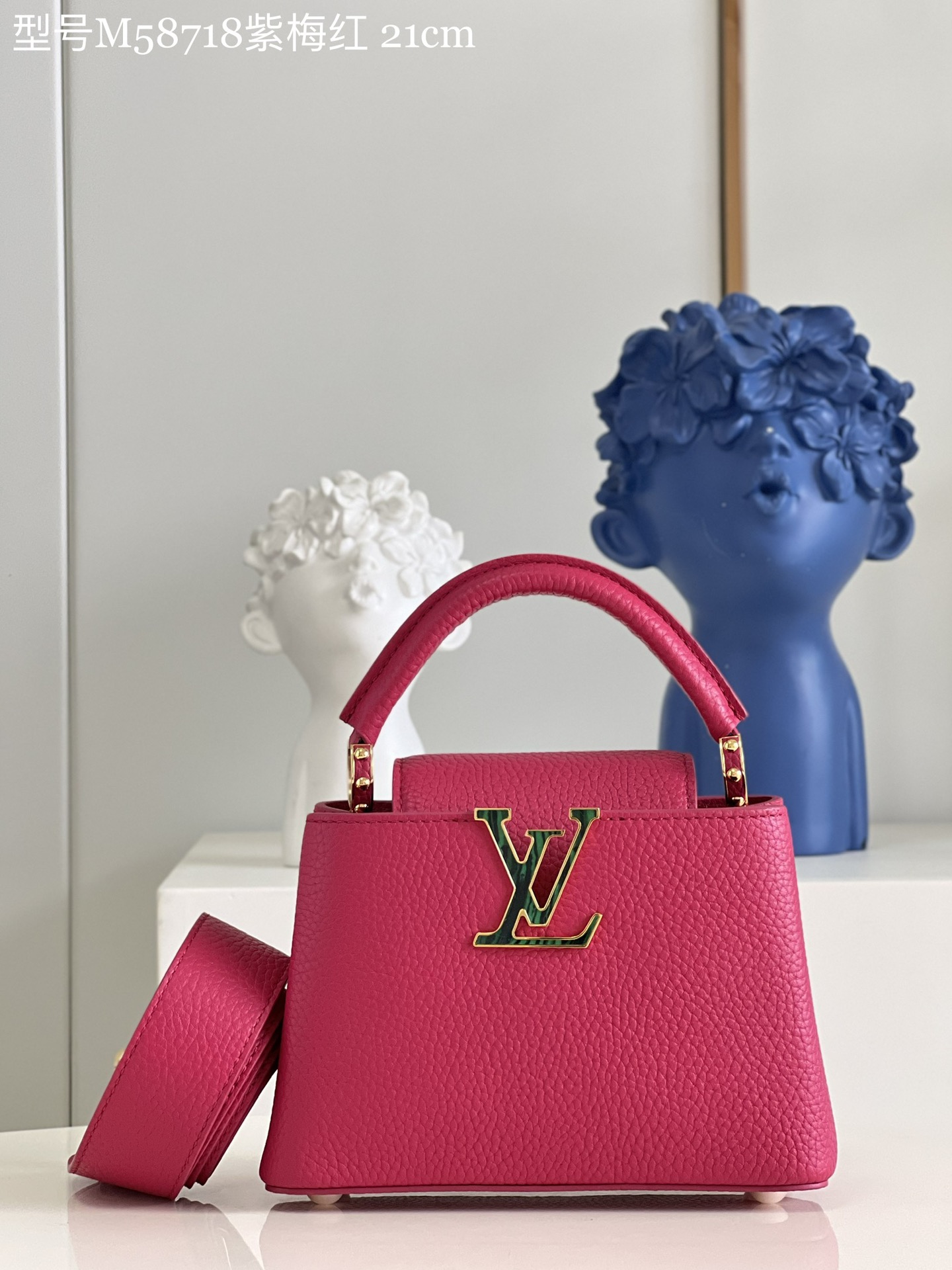 NO:398573,【Exclusive real photo Model M58718 purple plum red mini】M96467 M56071 Capucines mini handbag imported from France, shiny metal trim, unique Capucines cover can be included in the bag to display letter logos, and can be turned outward. It presents Monogram Flower pattern size: 21x14x8 cm KL.1250,LV [original leather],louis vuitton,cowhide19860909【独家实拍 型号M58718紫梅红 迷你】M96467 M56071 Capucines 迷你手袋 法国进口小牛皮,闪亮的金属饰件,特有的Capucines搭盖既可收入包内展示字母标识,又可外翻 呈现Monogram Flower图案 size:21x14x8 cm KL.1250,LV【原厂皮】,louis vuitton,cowhide,Bag