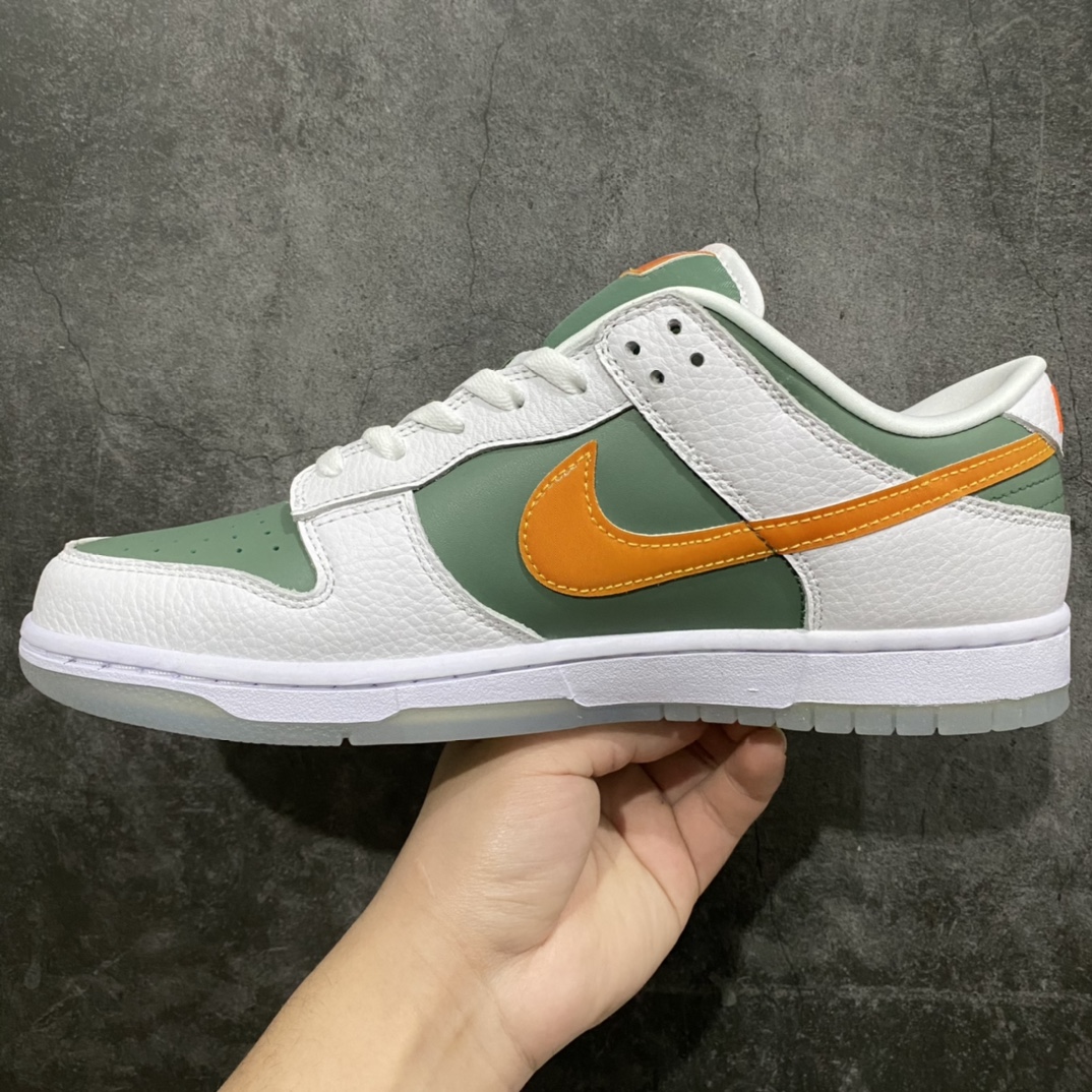 图片[2]-L版纯原 Nike Dunk LOW SE \”NY VS NY\” 白绿橙 纽约街球 原厂航空铝磨具打磨大底 鞋头坡度极致还原 原盒原配 原厂冲刀 原厂中底布拉帮走线遵循公司 超高清洁度 全鞋零毛边皮料切割 全套原楦原模倾力打造完美版型‼️ 货号：DN2489-300 尺码：36-47.5-选品中心
