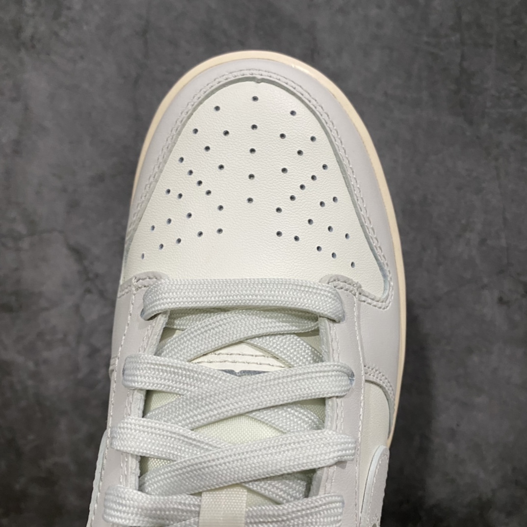 图片[5]-K版纯原 NK Dunk Low 骨白 DD1503-107 原厂Sadesa D7 皮料 厚度1.45CM 细纹排气孔完全一致 全套原楦原模倾力打造完美版型 独家原厂航空铝磨具打磨大底 鞋头坡度极致还原 无解鞋型 原盒原配 圈内天花板工艺 原厂冲刀 超高清洁度 全鞋零毛边皮料切割 采用原厂百宏鞋带以及原厂百宏织唛舌标 内标可供原厂几率过验 原厂中底布黄色点胶 原厂中底布拉帮走线遵循公司‼️ 尺码：35.5 36 36.5 37.5 38 38.5 39 40 40.5 41 42 42.5 43 44 44.5 45 46 47.5-选品中心