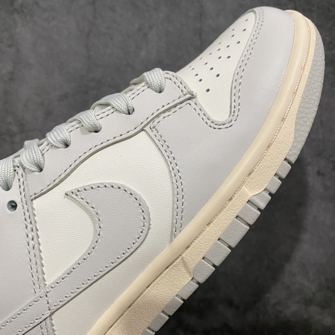 图片[6]-K版纯原 NK Dunk Low 骨白 DD1503-107 原厂Sadesa D7 皮料 厚度1.45CM 细纹排气孔完全一致 全套原楦原模倾力打造完美版型 独家原厂航空铝磨具打磨大底 鞋头坡度极致还原 无解鞋型 原盒原配 圈内天花板工艺 原厂冲刀 超高清洁度 全鞋零毛边皮料切割 采用原厂百宏鞋带以及原厂百宏织唛舌标 内标可供原厂几率过验 原厂中底布黄色点胶 原厂中底布拉帮走线遵循公司‼️ 尺码：35.5 36 36.5 37.5 38 38.5 39 40 40.5 41 42 42.5 43 44 44.5 45 46 47.5-选品中心