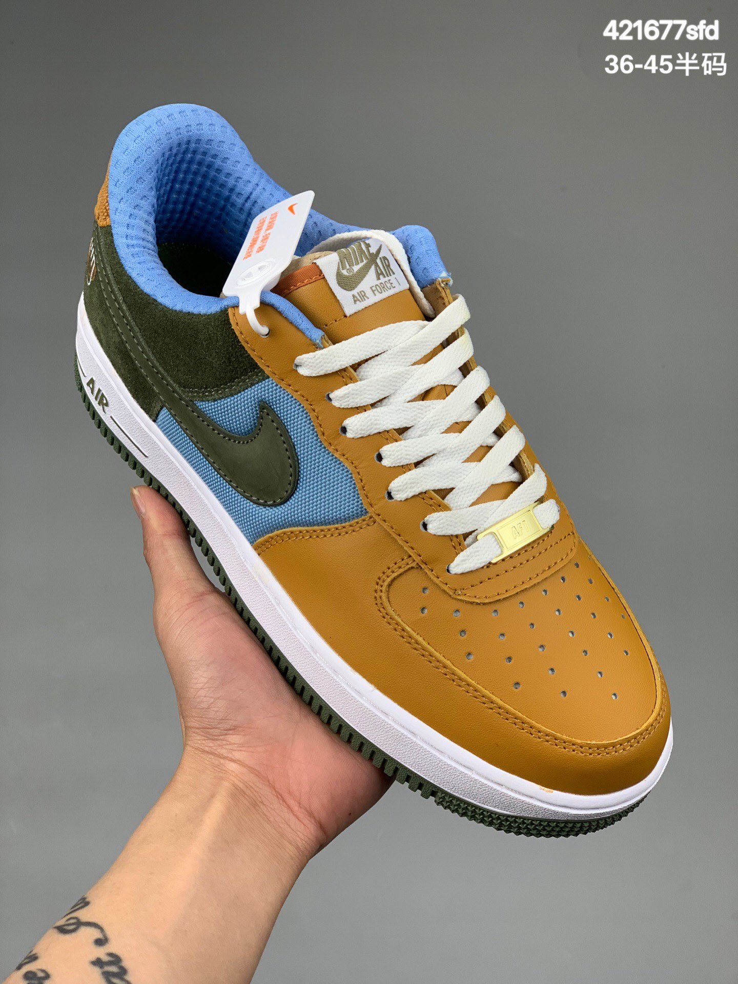 
公司级 Air Force 1 ’07 Low 棕蓝拼接
原楦头原纸板 打造纯正空军版型
专注外贸渠道 全掌内置蜂窝气垫 
原盒配件 原厂中底钢印、拉帮完美   
官方货号：316892 831K
Size：36 36.5 37.5 38 38.5 39 40 40.5 41 42 42.5 43 44 44.5 45
编码：421677sfd