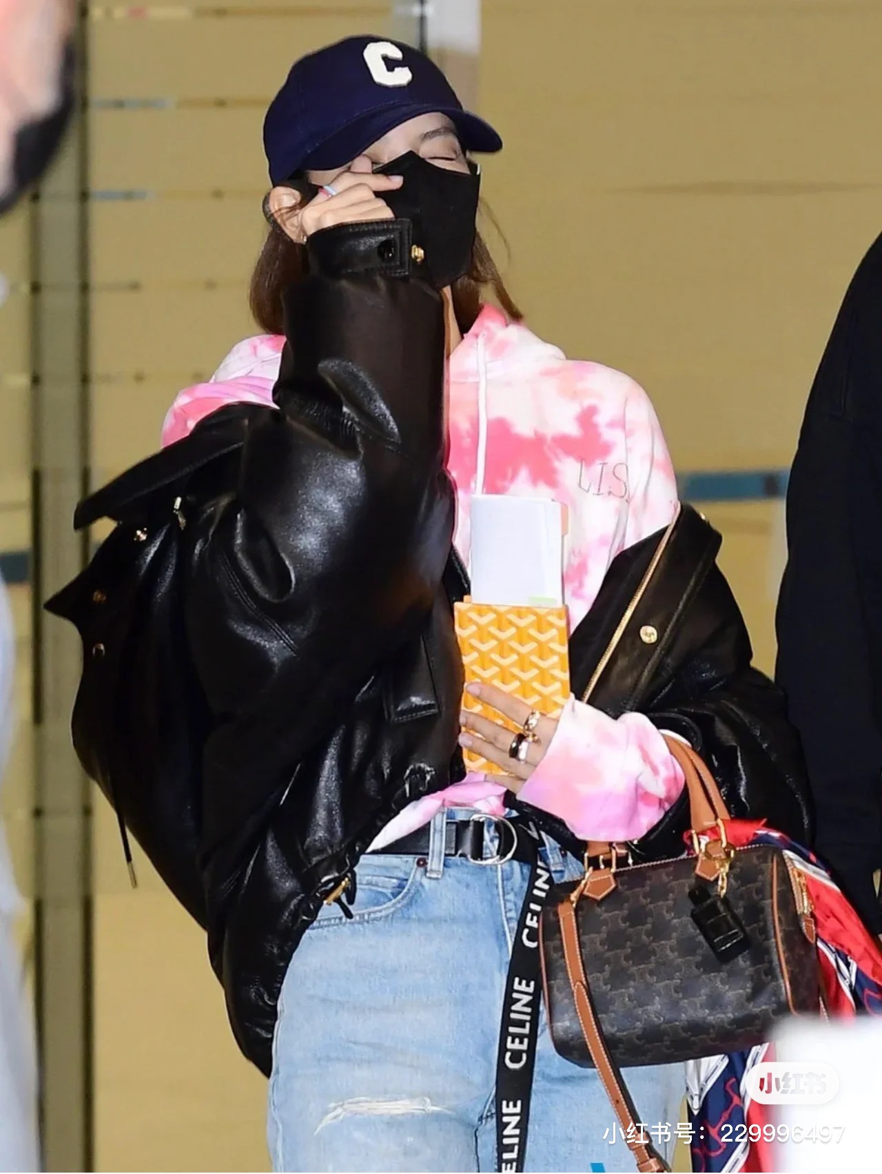 NO:213581,Celine's new Boston Celine seedy nano size is too perfect, the capacity is more reasonable, it can be carried by hand, also equipped with shoulder straps, Celine, Celine19860909Celine 新款波士顿Celine 的seedy nano 尺寸太完美了 容量又更加合理一些 可以手提,也配有肩带,赛琳celine,celine,celine,Bag