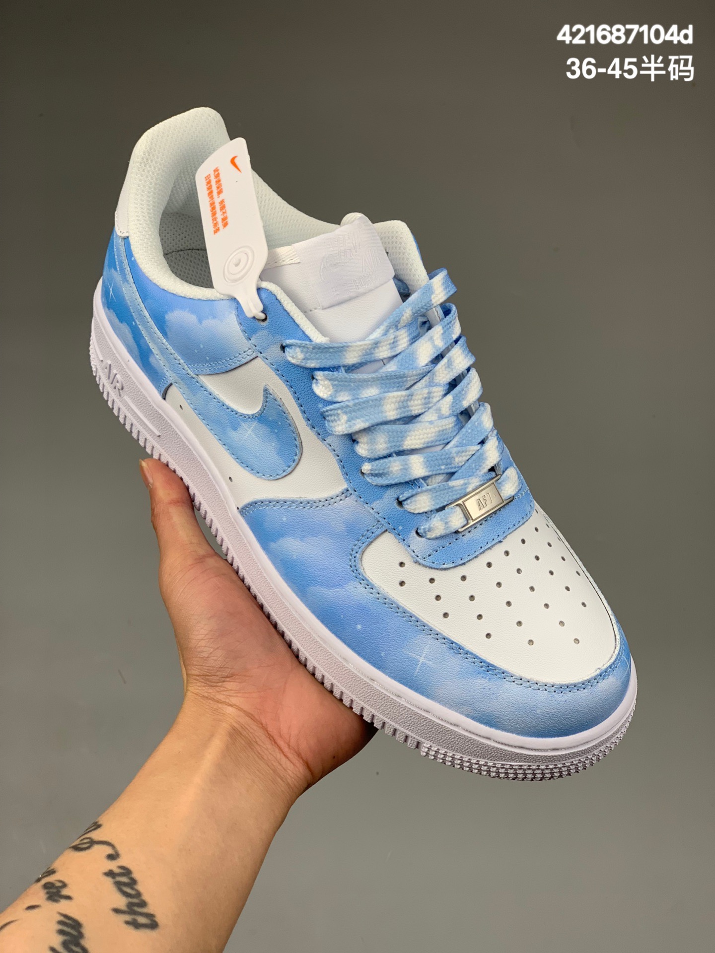 
公司级耐克Air Force 1 ’07 Low 原楦头原纸板 打造纯正空军版型 #专注外贸渠道  全掌内置蜂窝气垫 #原盒配件 原厂中底钢印、拉帮完美！
官方货号：CW2288
SIZE：36 36.5 37.5 38 38.5 39 40 40.5 41 42 42.5 43 44 45
编码：421687104d