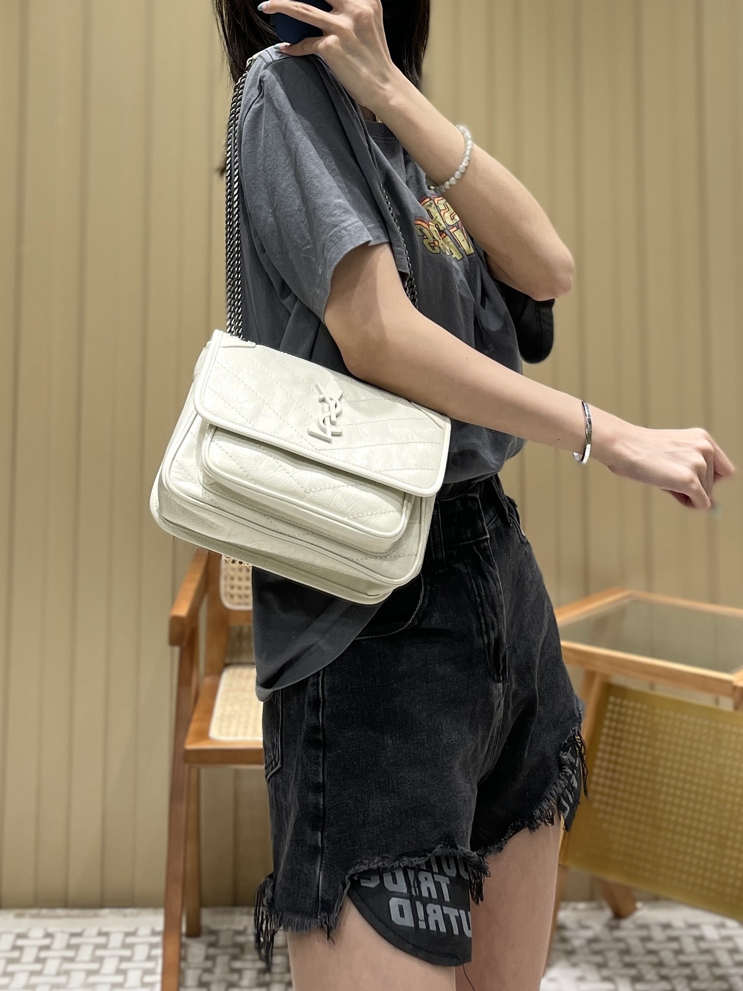 YSL Niki 22CM 邮差包 633151奶白色