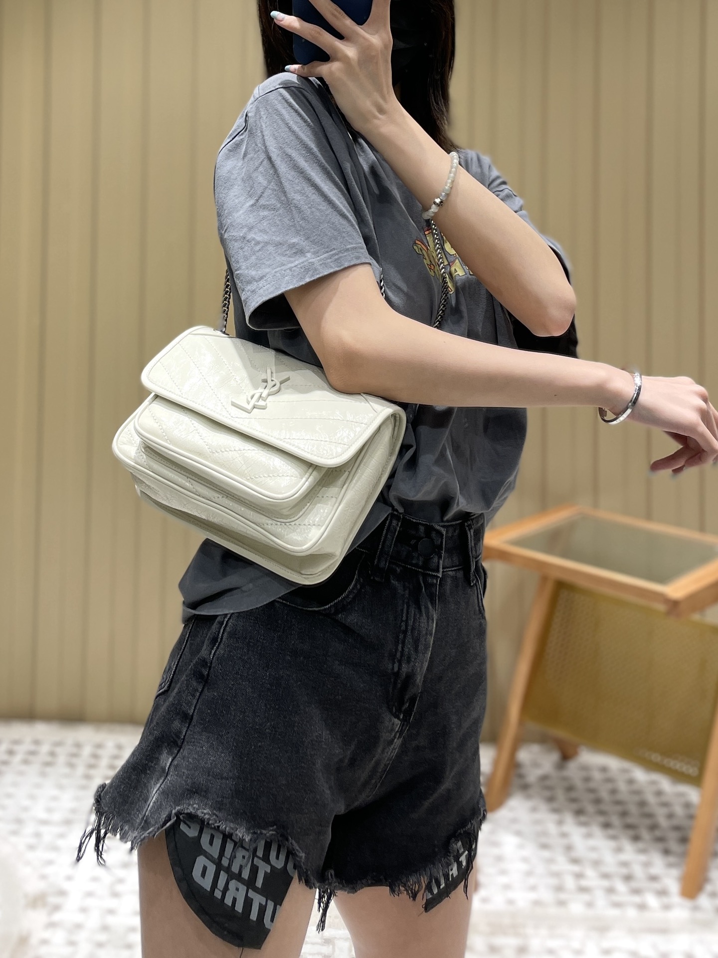 YSL Niki 22CM 邮差包 633151奶白色