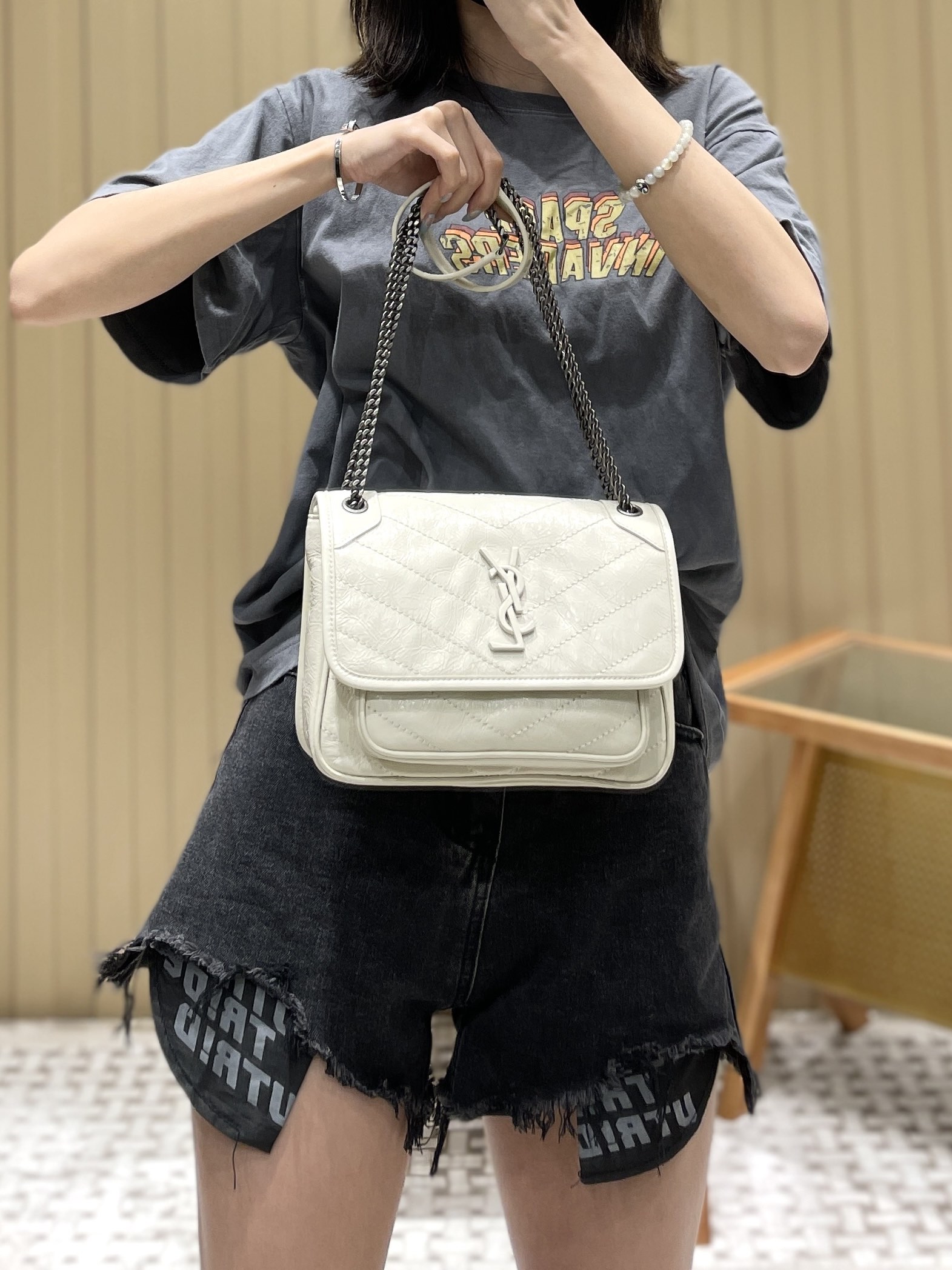 YSL Niki 22CM 邮差包 633151奶白色
