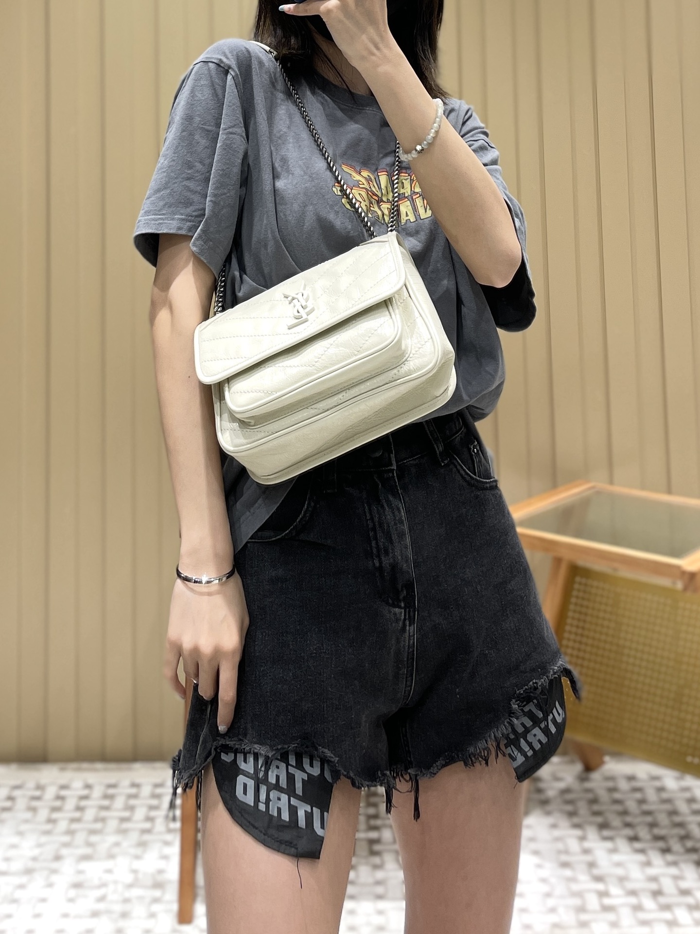 YSL Niki 22CM 邮差包 633151奶白色
