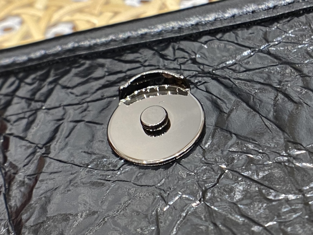 YSL Niki 22CM 邮差包 633151黑色