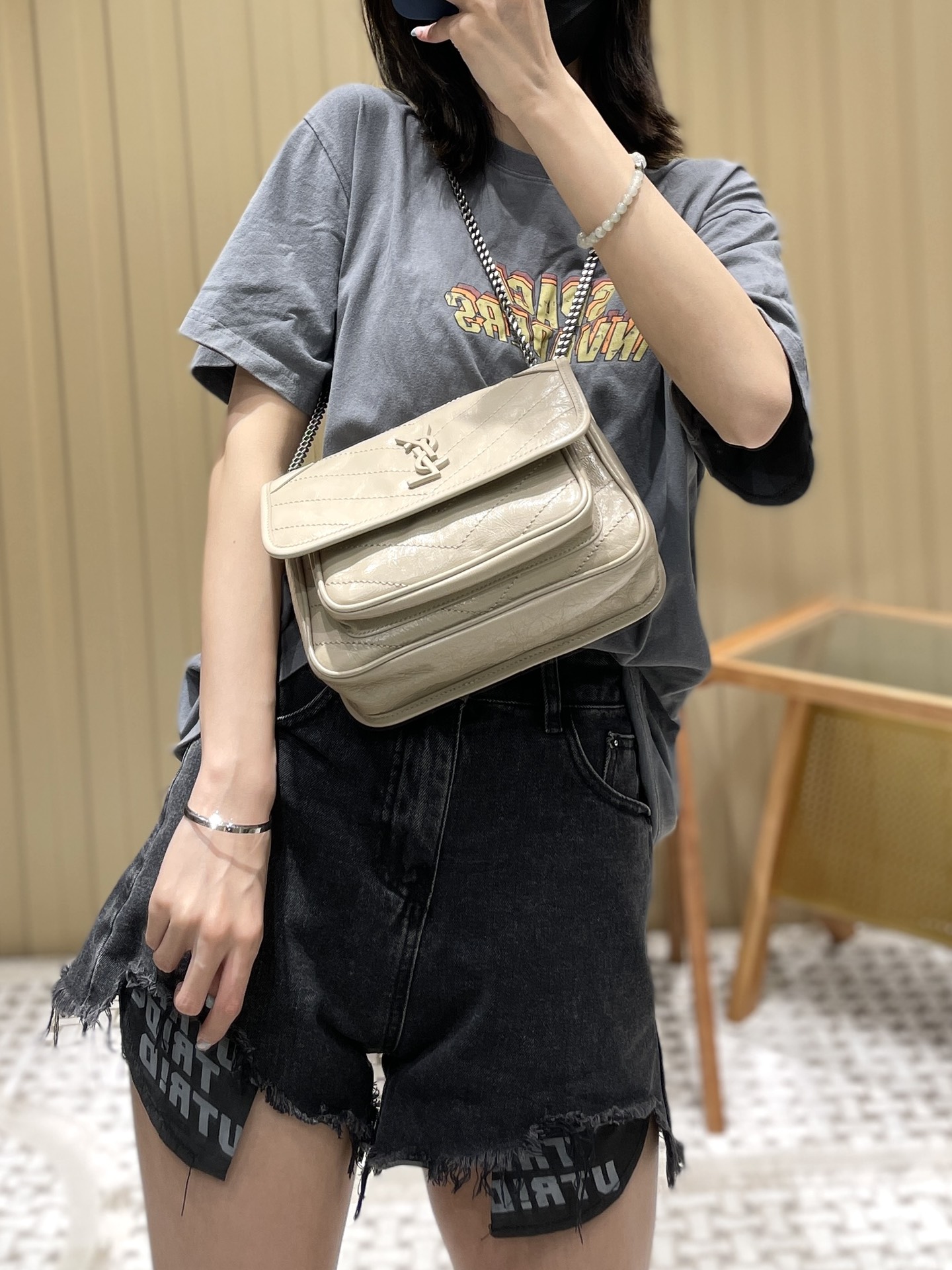 YSL Niki 22CM 邮差包 633151奶茶色