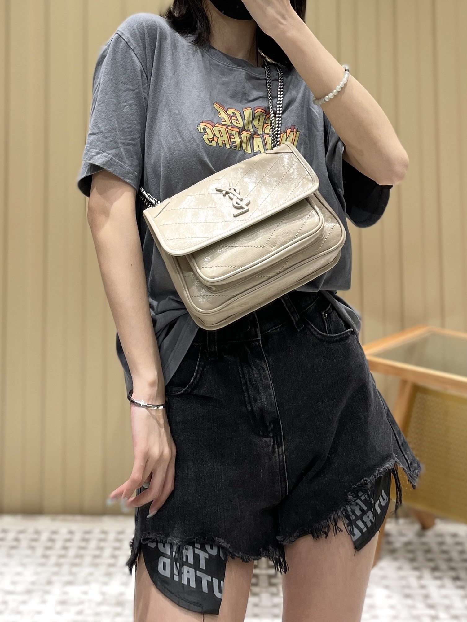 YSL Niki 22CM 邮差包 633151奶茶色