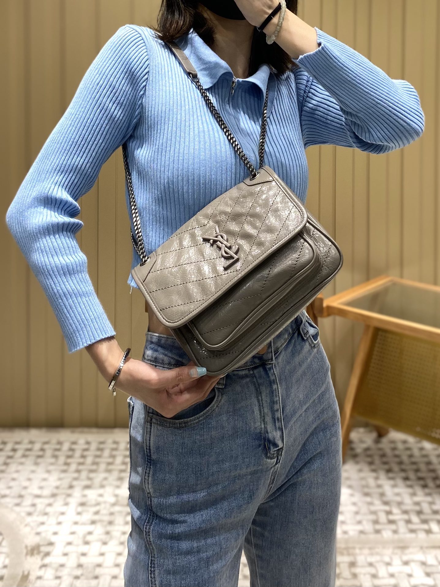 YSL Niki 22CM 邮差包 633151浅灰色
