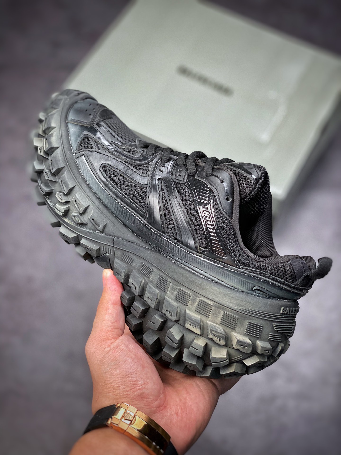 550 BALENCIAGA Defender Rubber Platform Sneakers卫士系列低帮坦克履带慢跑鞋