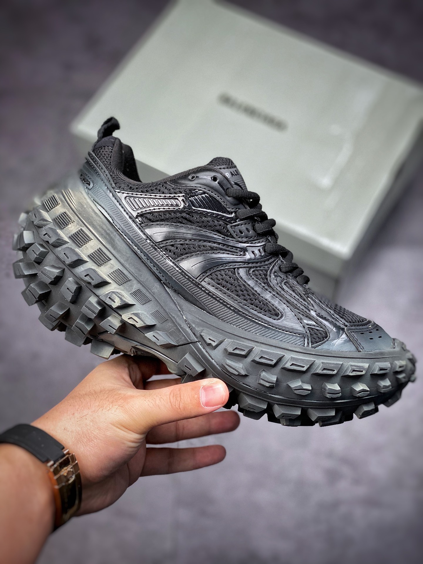 550 BALENCIAGA Defender Rubber Platform Sneakers卫士系列低帮坦克履带慢跑鞋