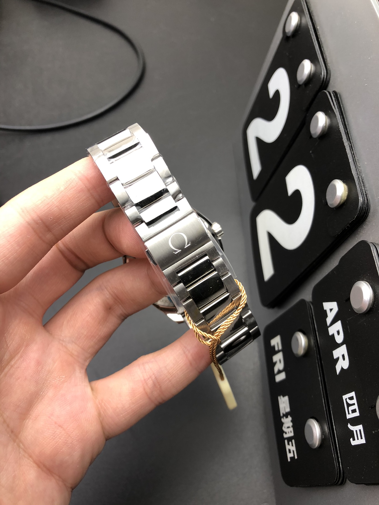 Omega 海马150黄蜂针