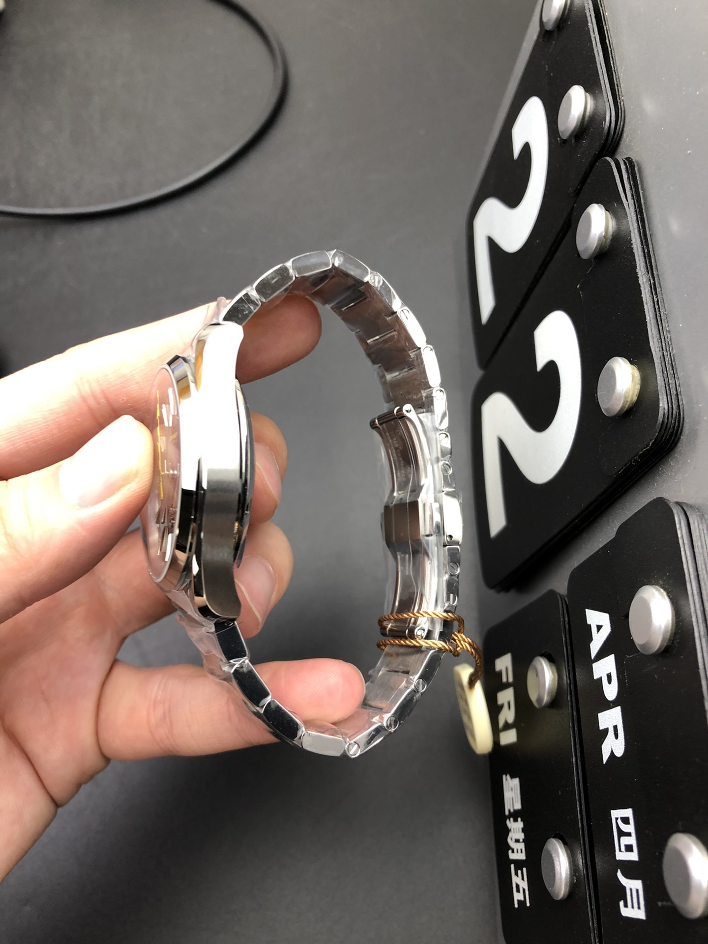 Omega 海马150黄蜂针