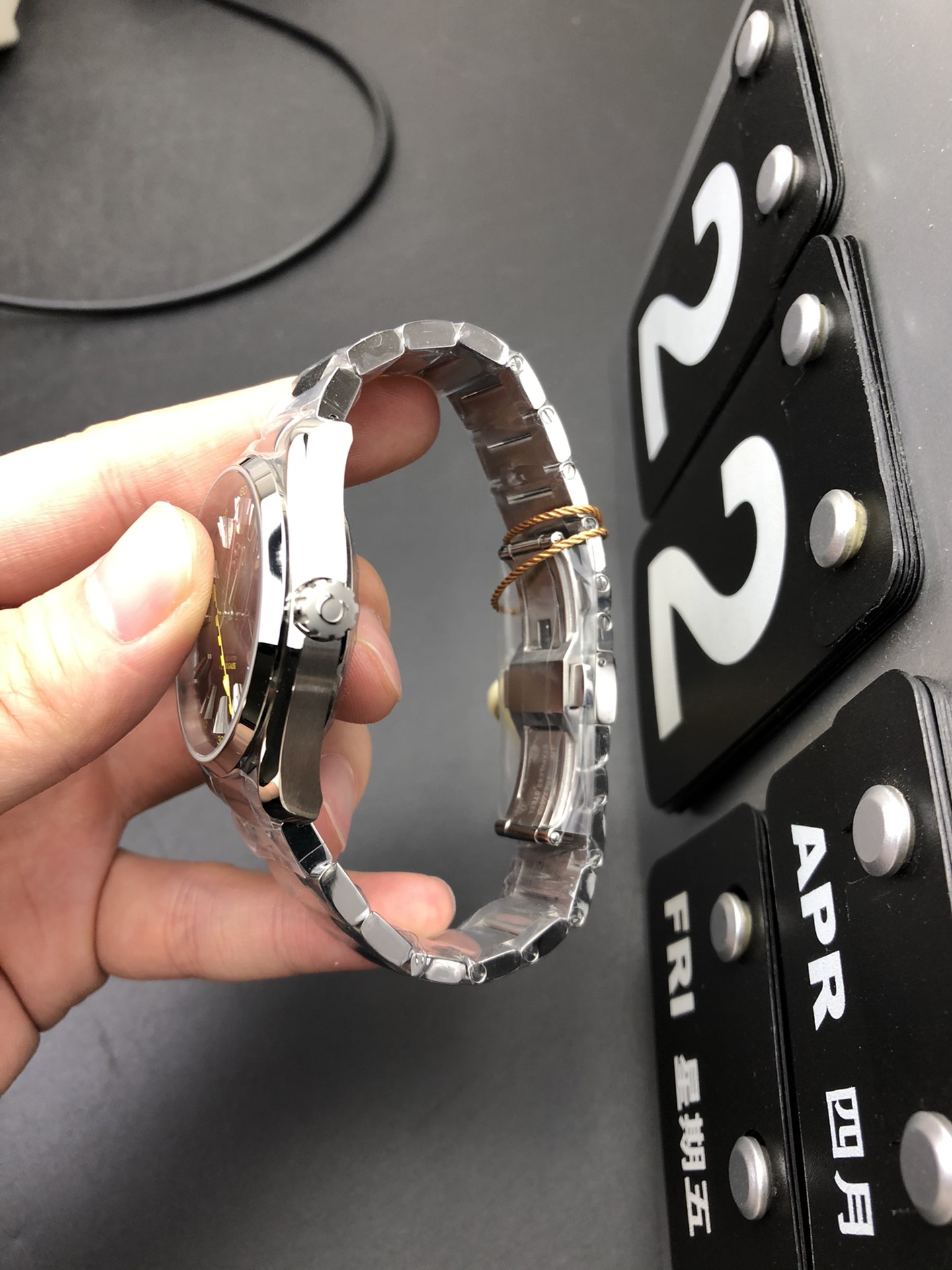 Omega 海马150黄蜂针