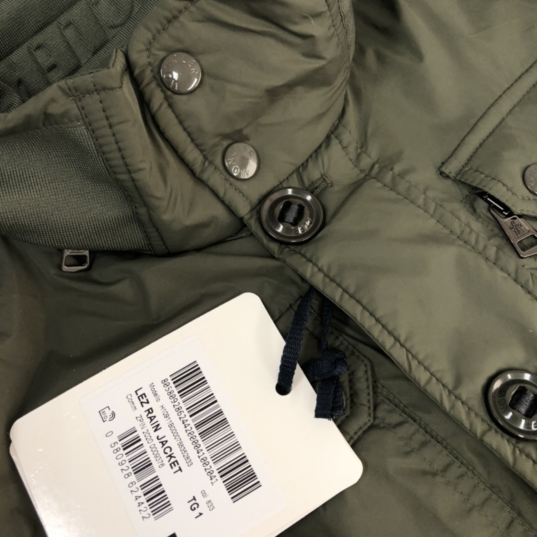 Moncler Best
 Kleding Jas &Jassen Groen