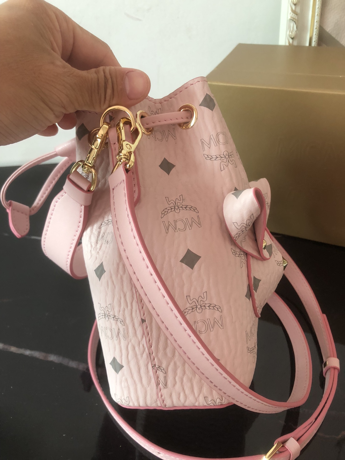 Real shot on mobile phoneSection No.:191385 Pink rabbit bucket bag