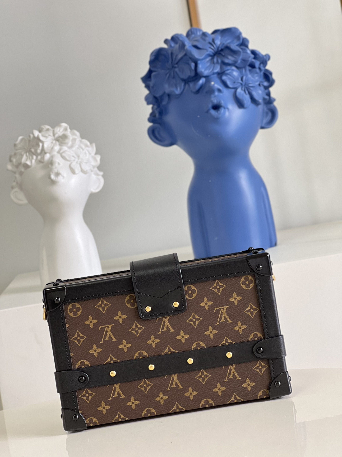 Every detail of this Petite Malle handbag is inspired by Louis Vuitton's - Bag 5