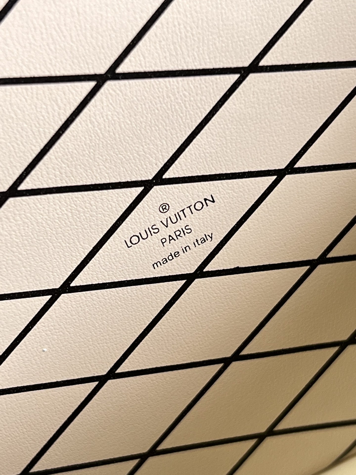 Every detail of this Petite Malle handbag is inspired by Louis Vuitton's - Bag 9