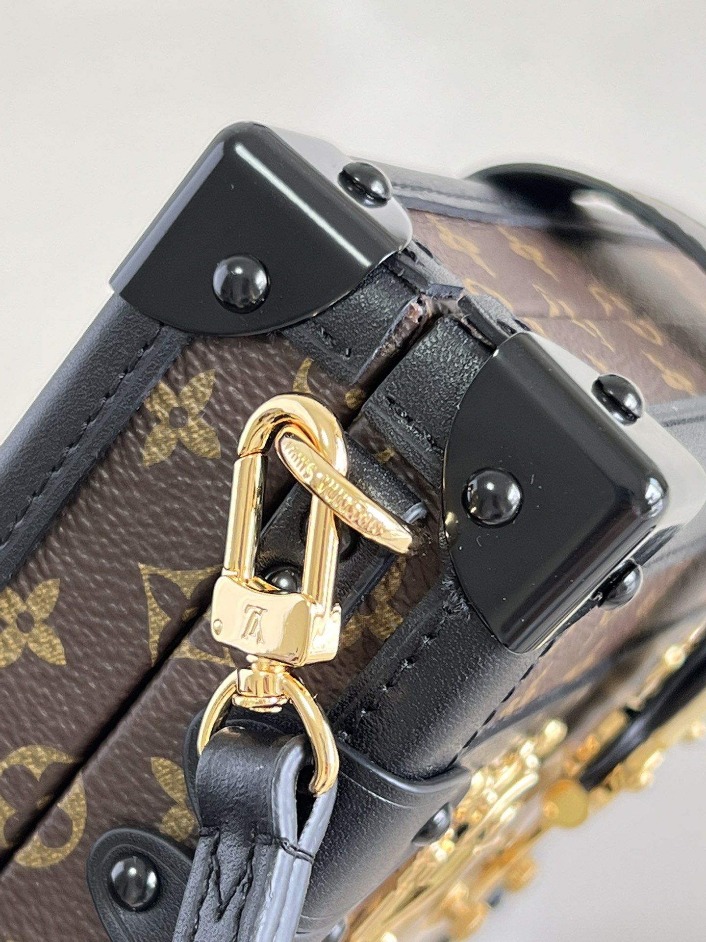 Every detail of this Petite Malle handbag is inspired by Louis Vuitton's - Bag 7